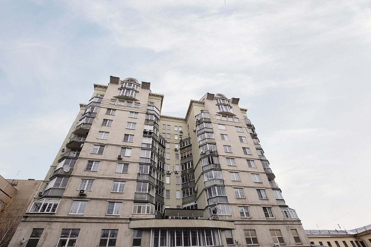 Продается уникальная трехуровневый пентхаус по адресу г. Москва, Посланников пер., д. 3, с. 5